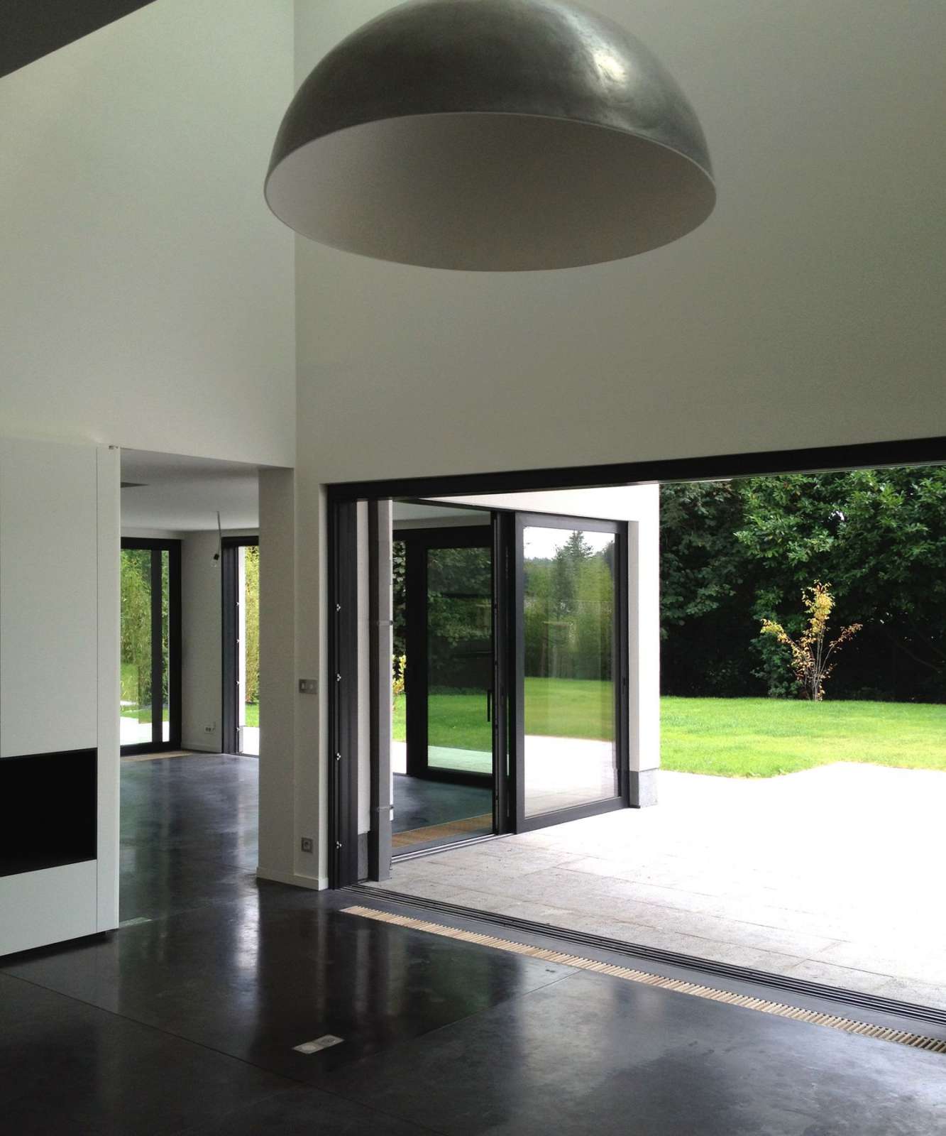 PINEDE, a tickling rationality for rent, BE — AWAA